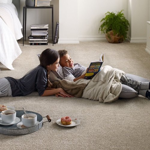 Kids reading on carpet - Kimple Carpet, LLC in Gettysburg