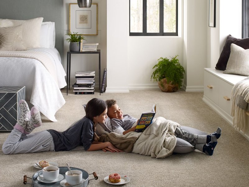 Kids reading on carpet - Kimple Carpet, LLC in Gettysburg